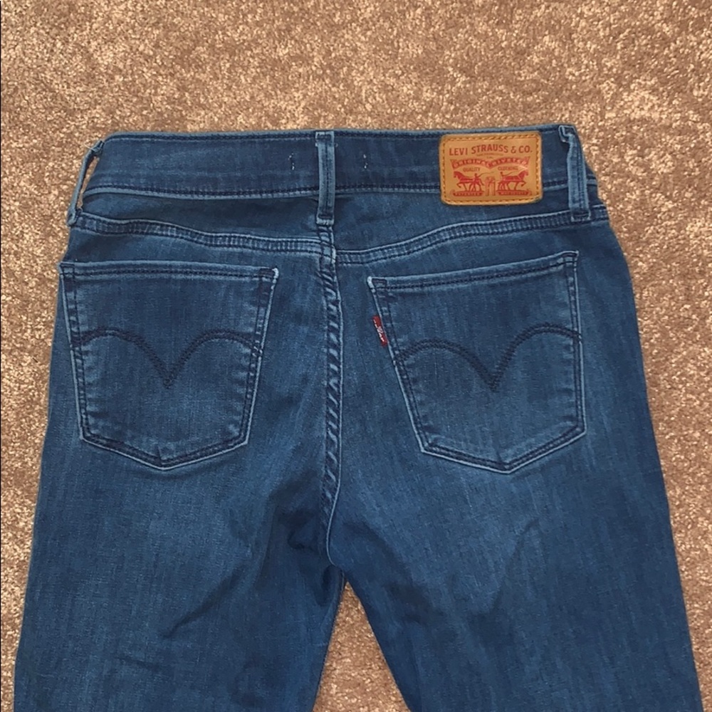 LIKE NEW Levi Super Skinny Jeans Size 27!